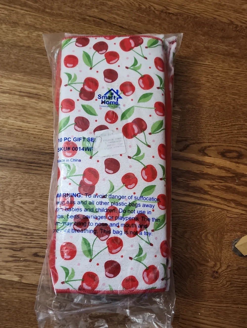 NIB Smart Home Essentials Cherry Kitchen Towel & Linens Set - 7 Pieces